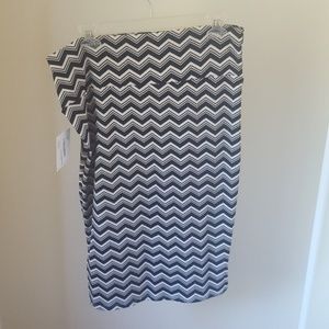 Lularoe cassie, L, NWT.